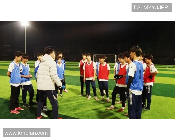 探索足球7人制的魅力与技巧提升之路，助力青少年运动员成长与发展